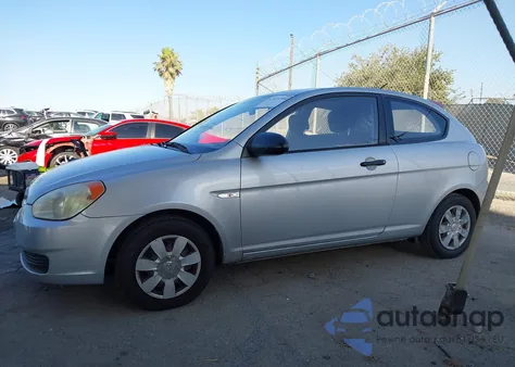 2007 Hyundai Accent Gs z USA, uszkodzony, nr VIN KMHCM36C27U006305